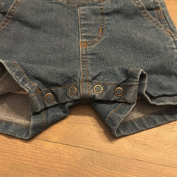 *SOLD* Carhartt 3 month denim short overalls - Picture 4 of 6